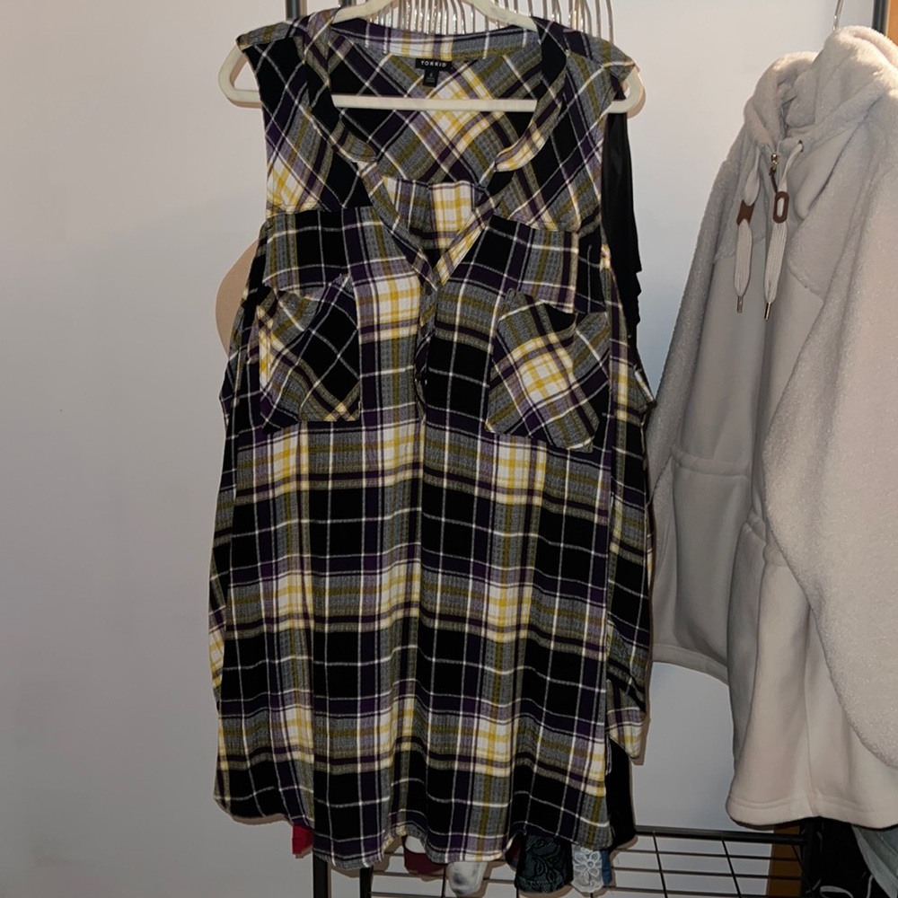 Torrid plaid cold shoulder long sleeve top size 6